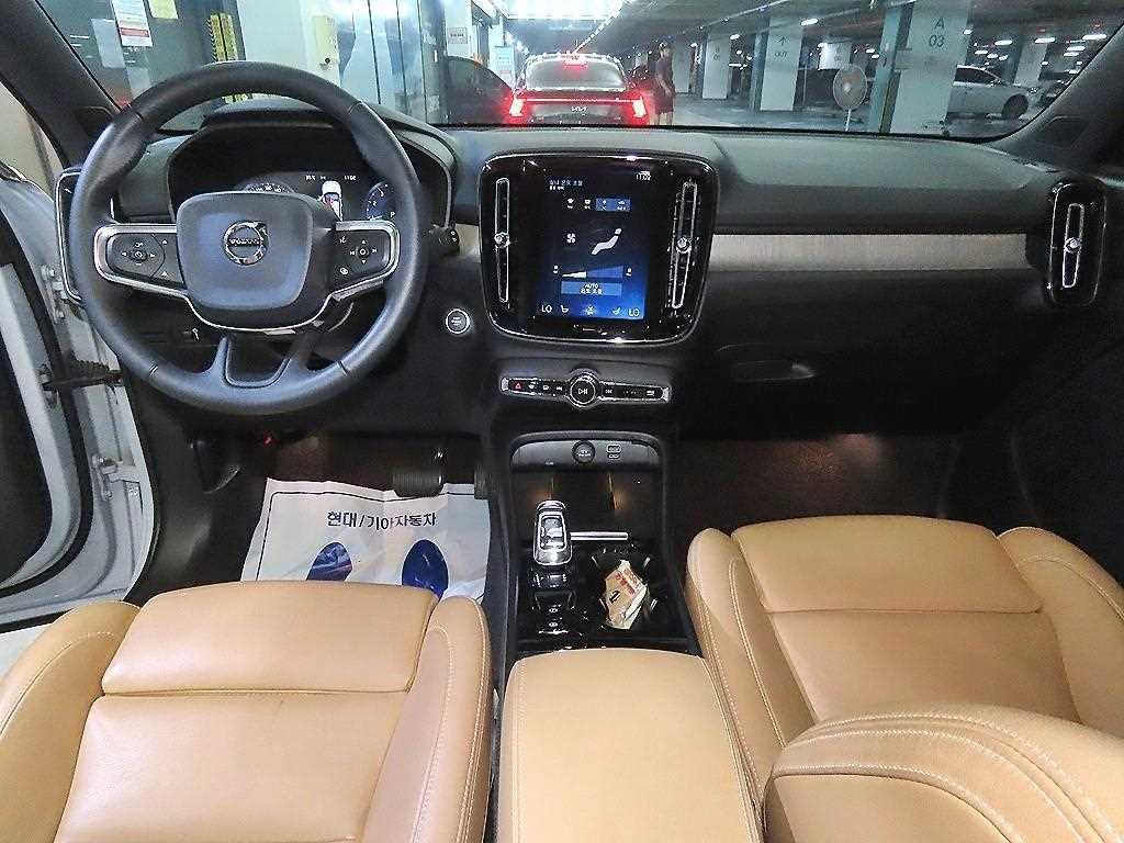 Volvo XC40 — photo 10