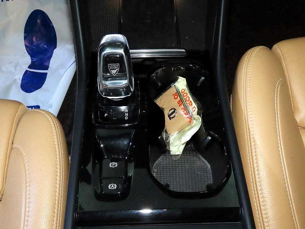 Volvo XC40 — photo 12