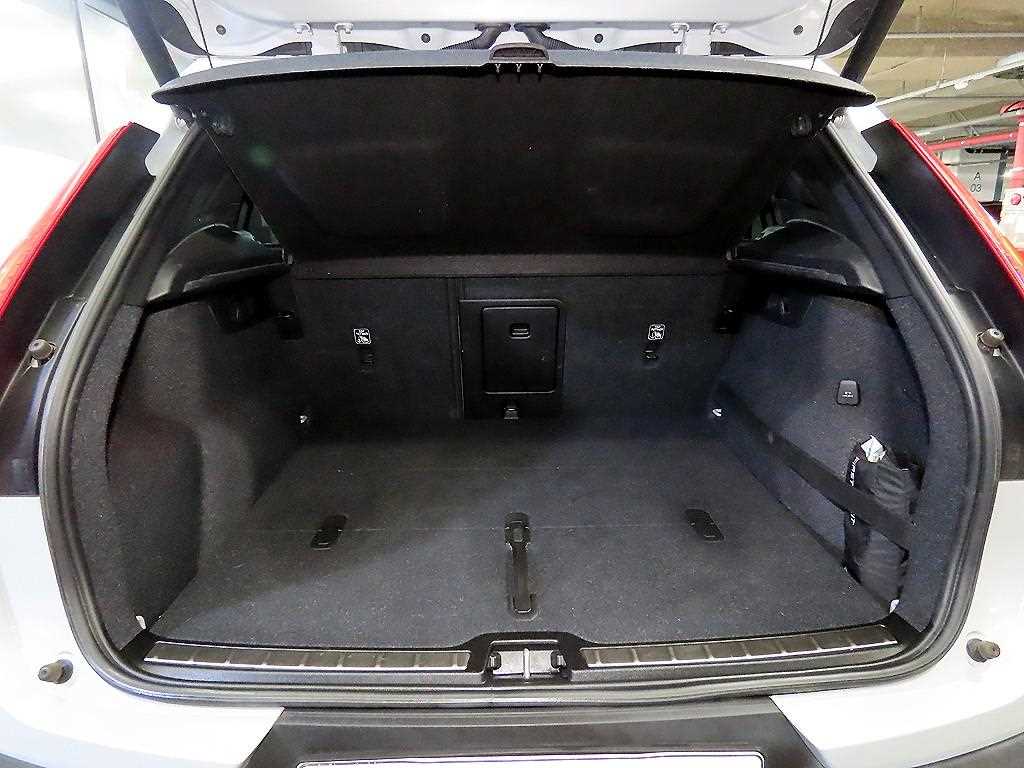 Volvo XC40 — photo 17
