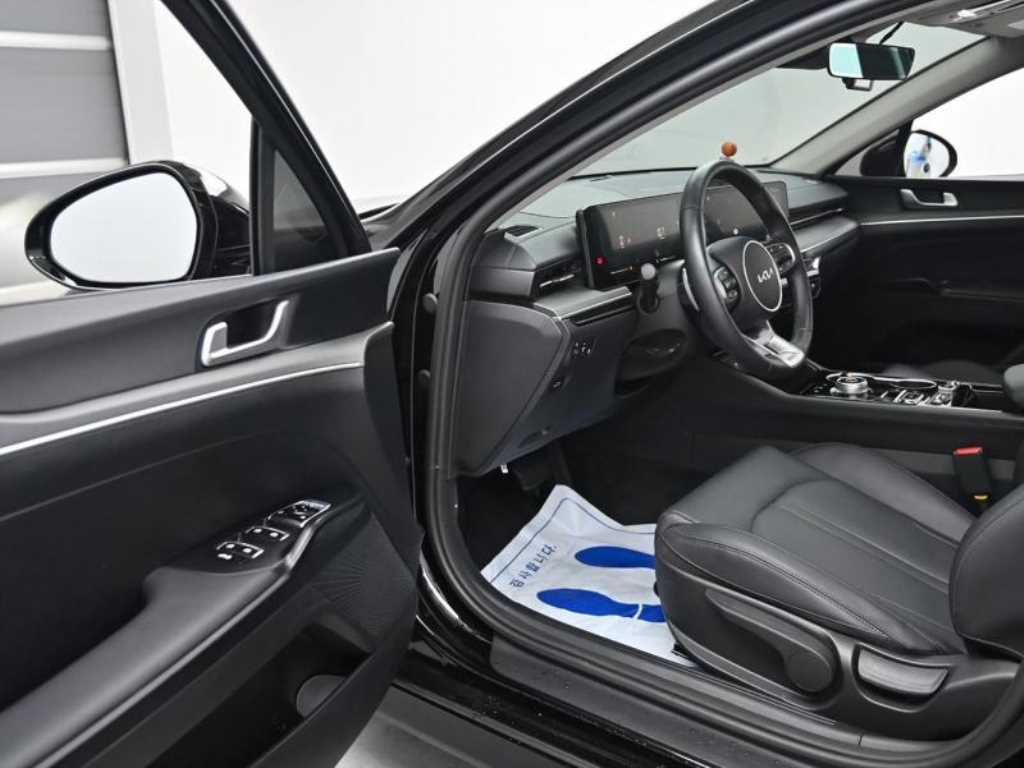 Kia K5 — photo 11