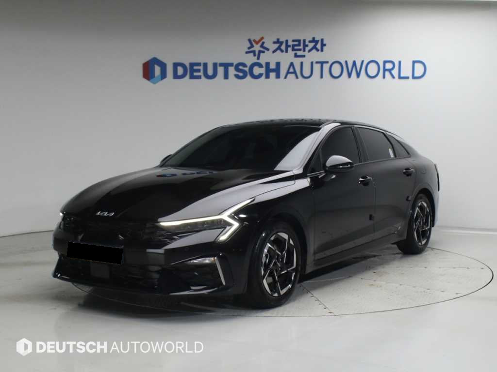Kia K5 — photo 01