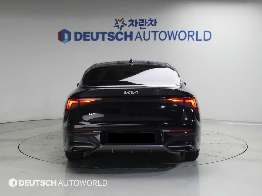 Kia K5 — photo 04