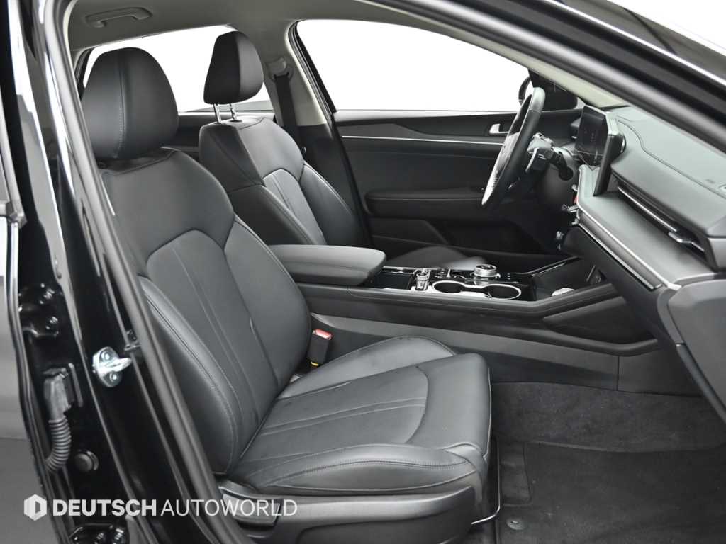 Kia K5 — photo 10