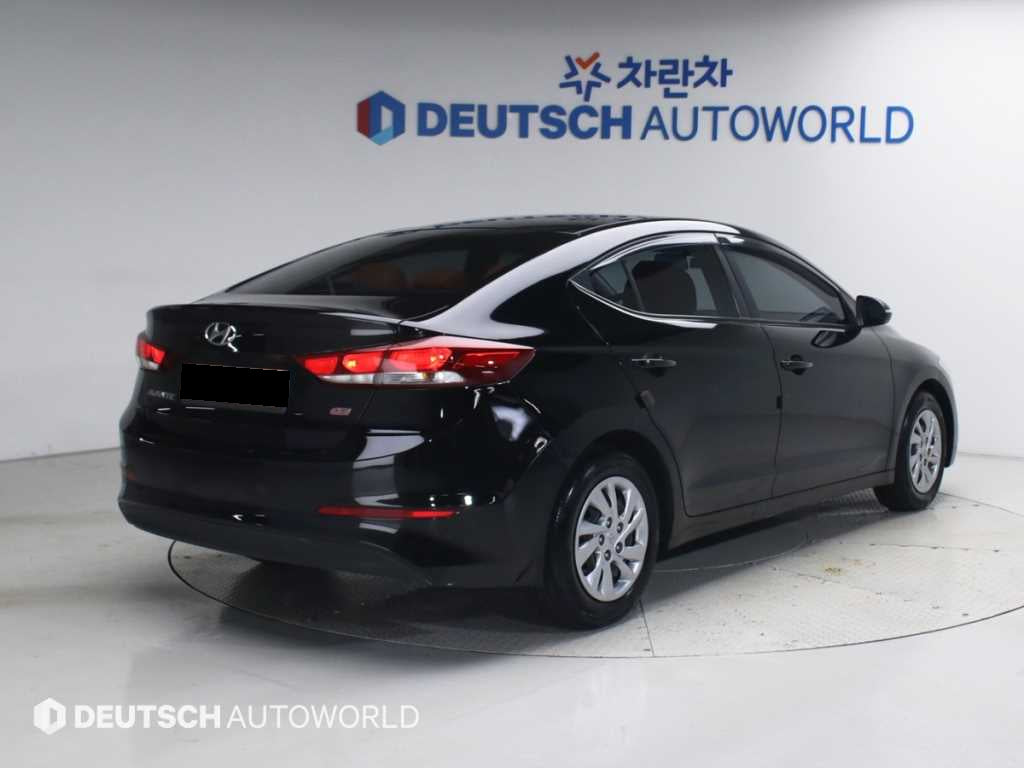 Hyundai Avante — photo 02