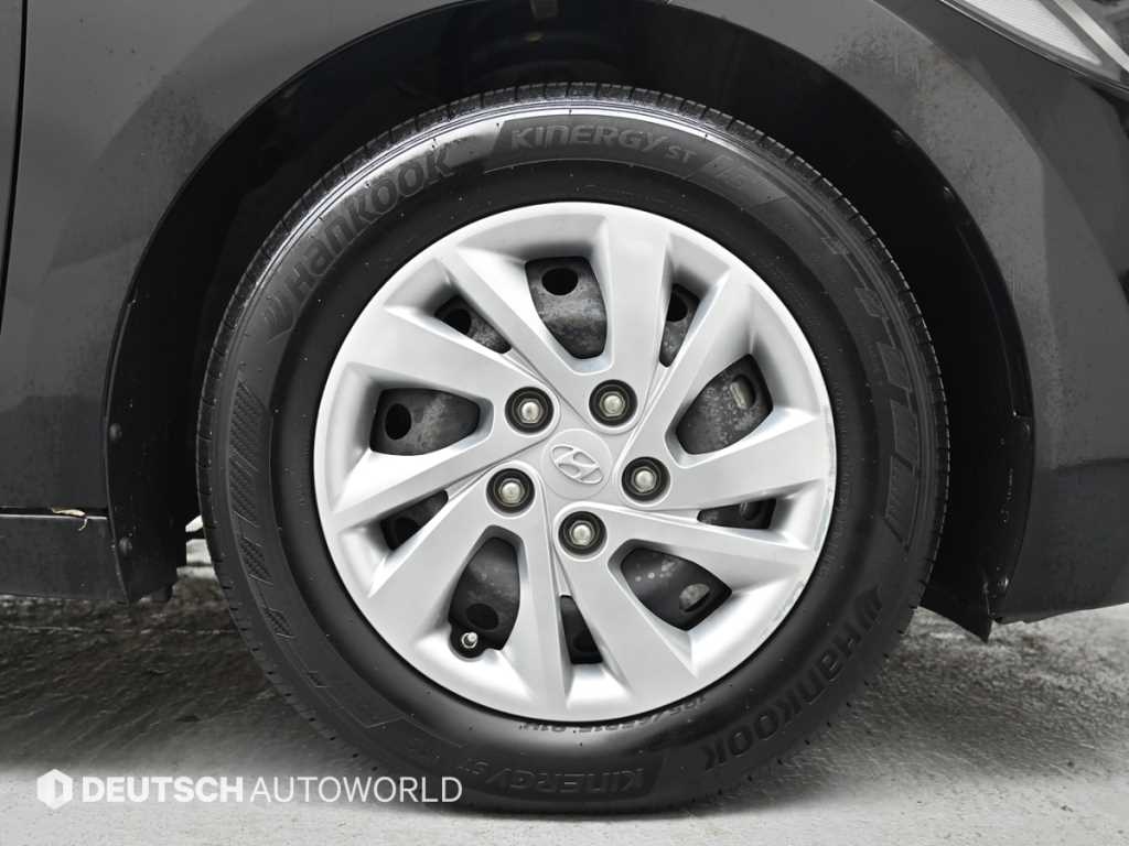 Hyundai Avante — photo 05