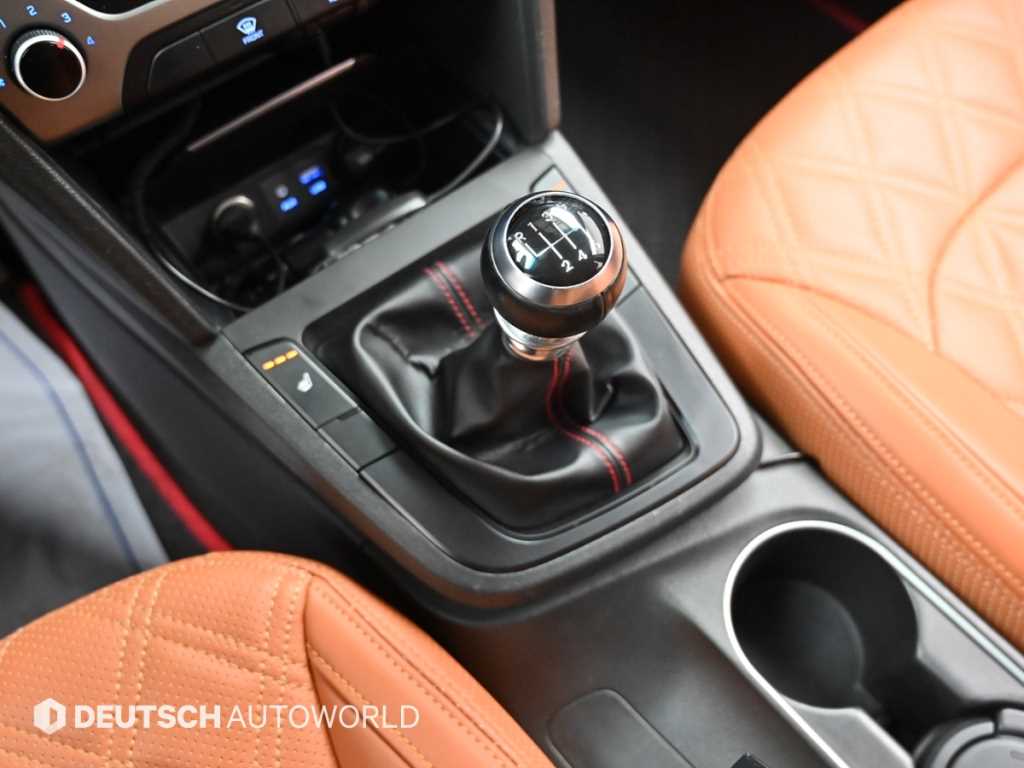 Hyundai Avante — photo 09