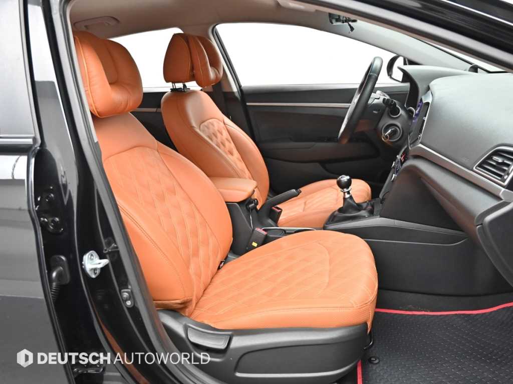 Hyundai Avante — photo 10