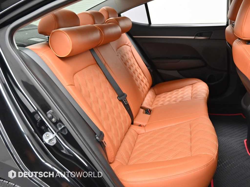 Hyundai Avante — photo 12