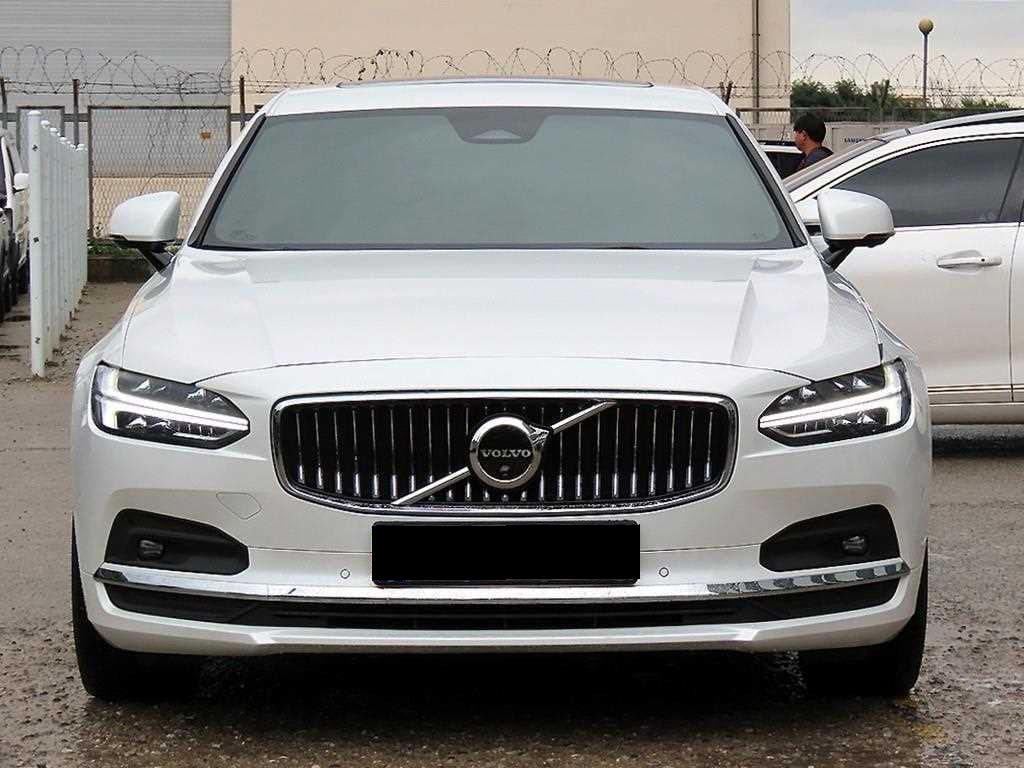 Volvo S90 — photo 01