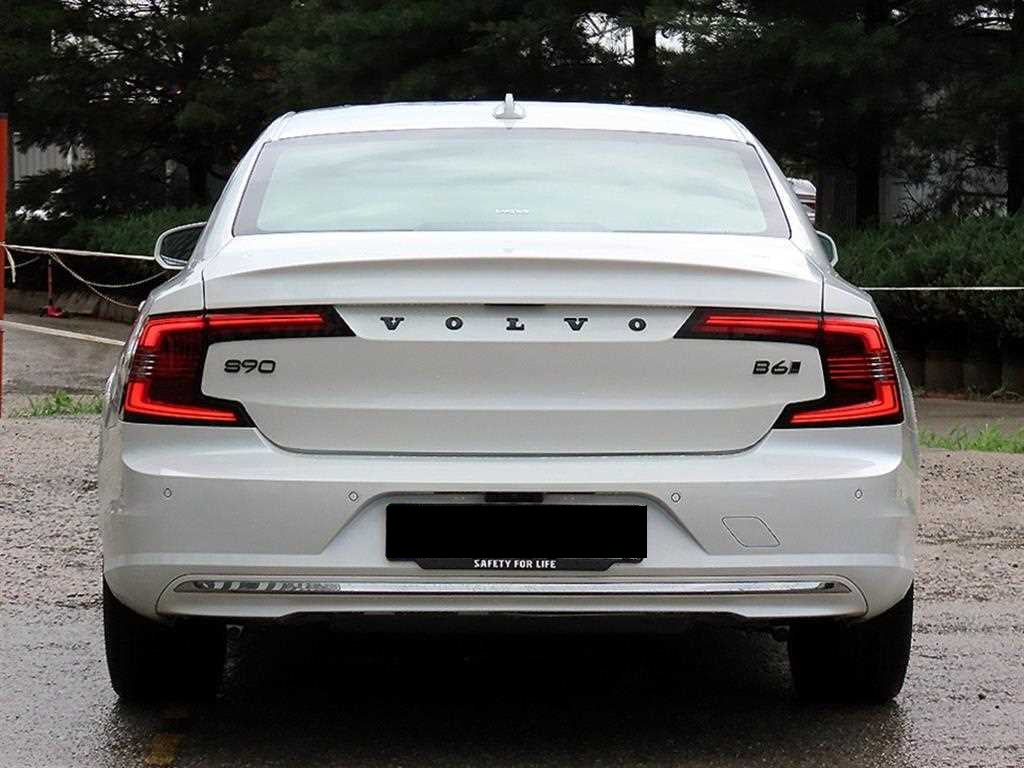 Volvo S90 — photo 04