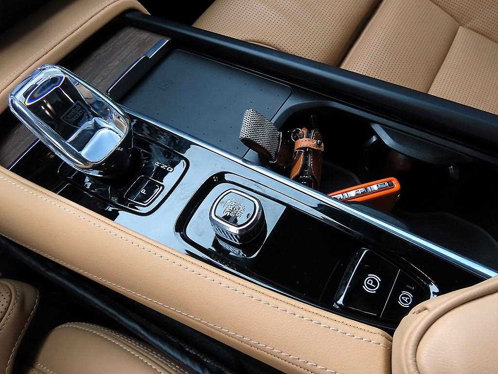 Volvo S90 — photo 11