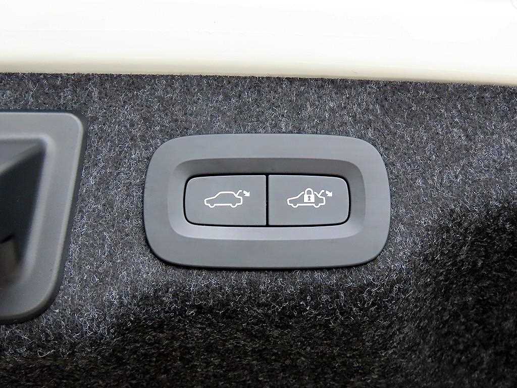 Volvo S90 — photo 17