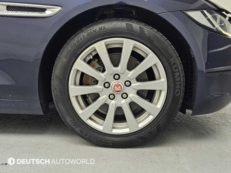Jaguar XE — photo 05