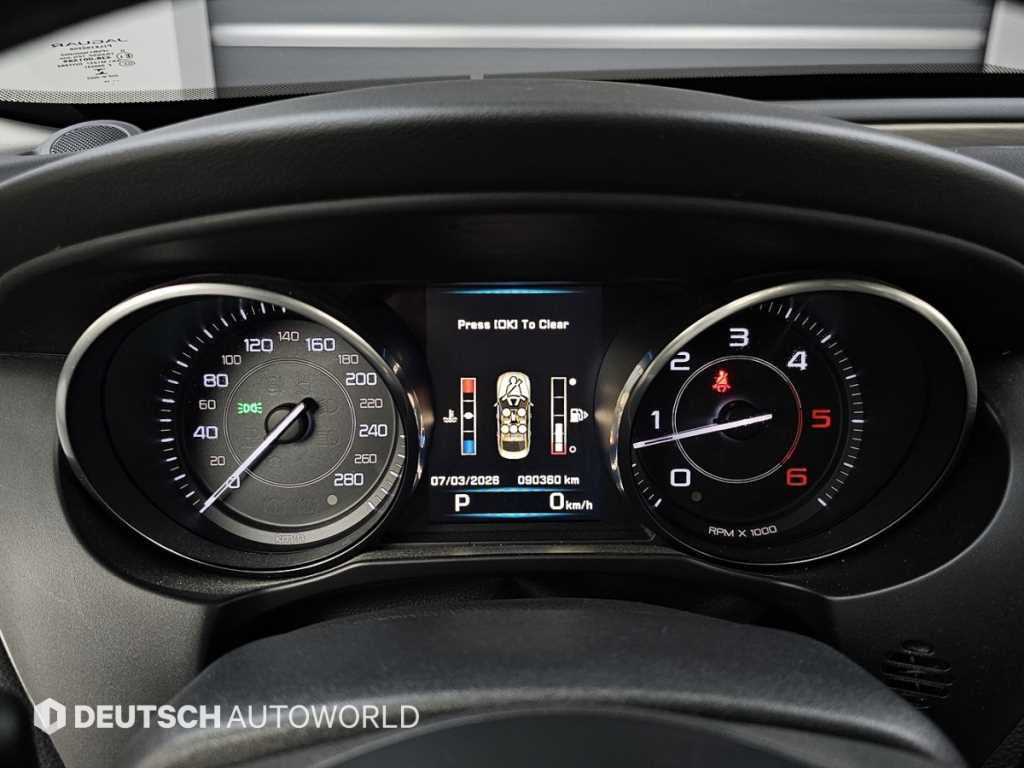 Jaguar XE — photo 08