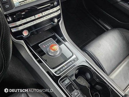 Jaguar XE — photo 09