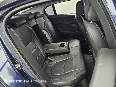 Jaguar XE — photo 12