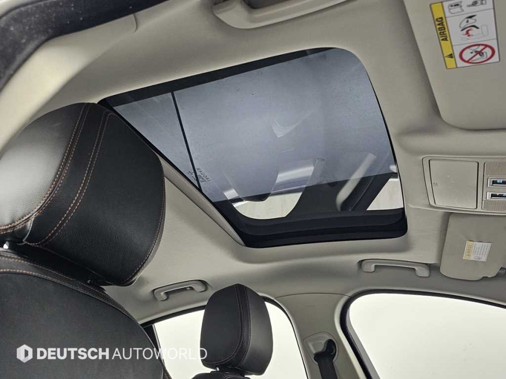 Jaguar XE — photo 18