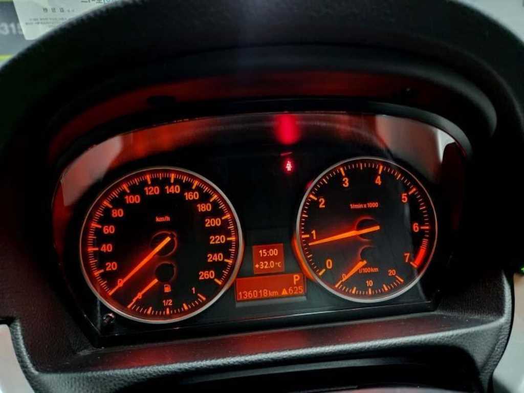BMW 3-Series — photo 10