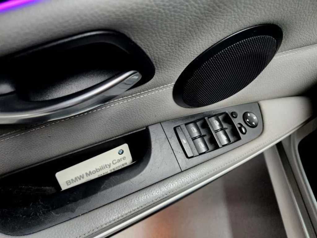 BMW 3-Series — photo 12