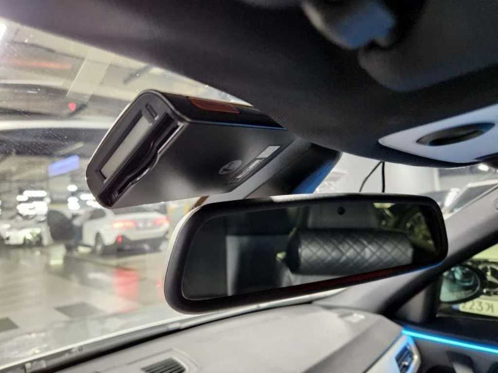 BMW 3-Series — photo 14