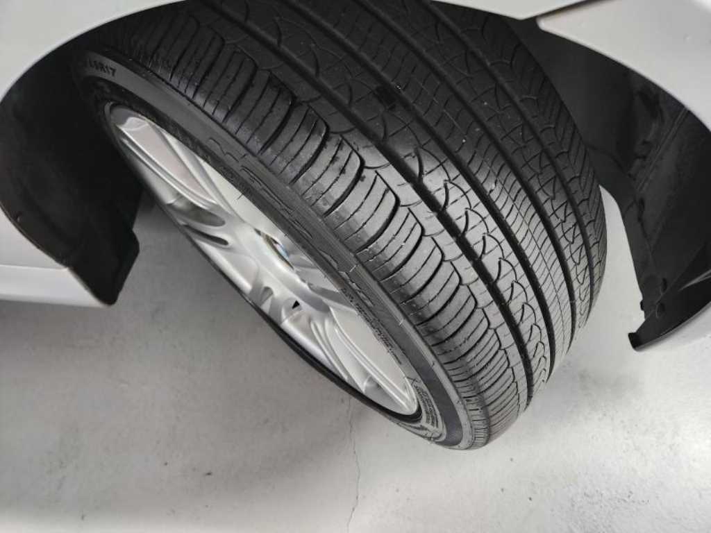BMW 3-Series — photo 18