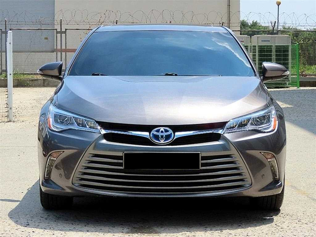 Toyota Camry — photo 01