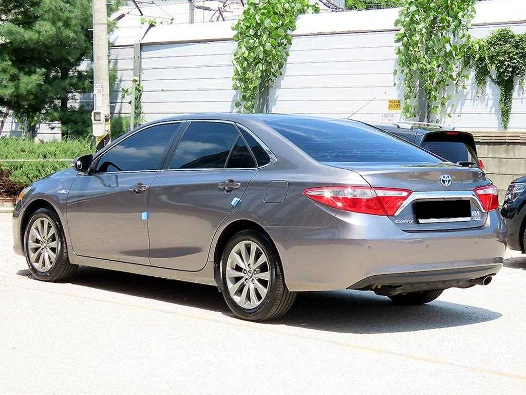 Toyota Camry — photo 03