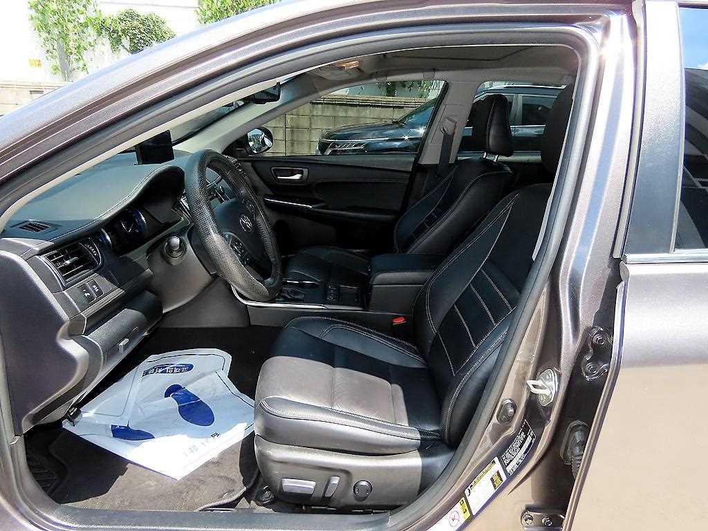 Toyota Camry — photo 05