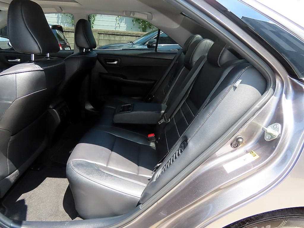 Toyota Camry — photo 06