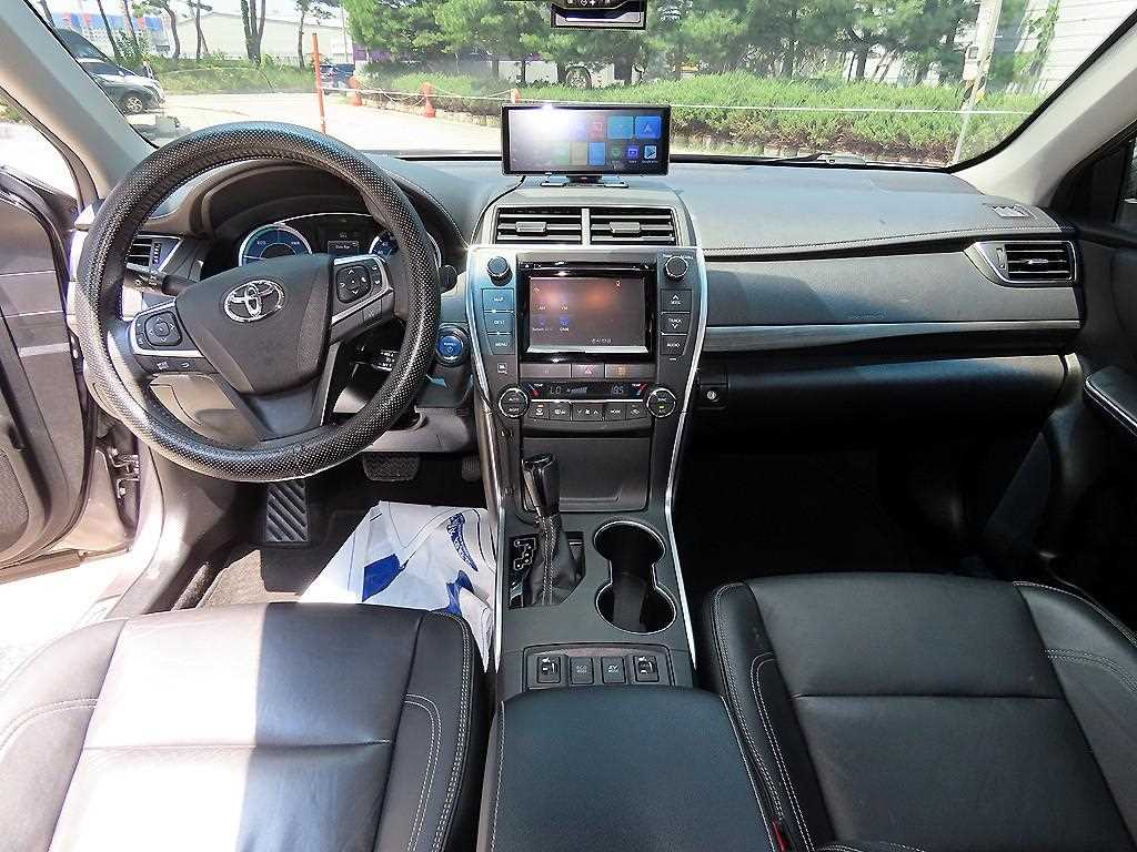 Toyota Camry — photo 07