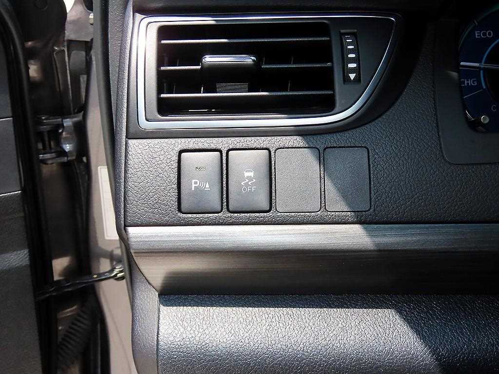 Toyota Camry — photo 12