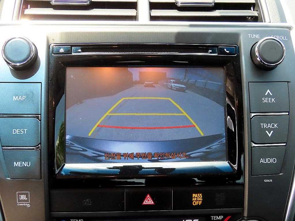 Toyota Camry — photo 15