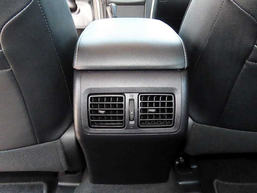 Toyota Camry — photo 17