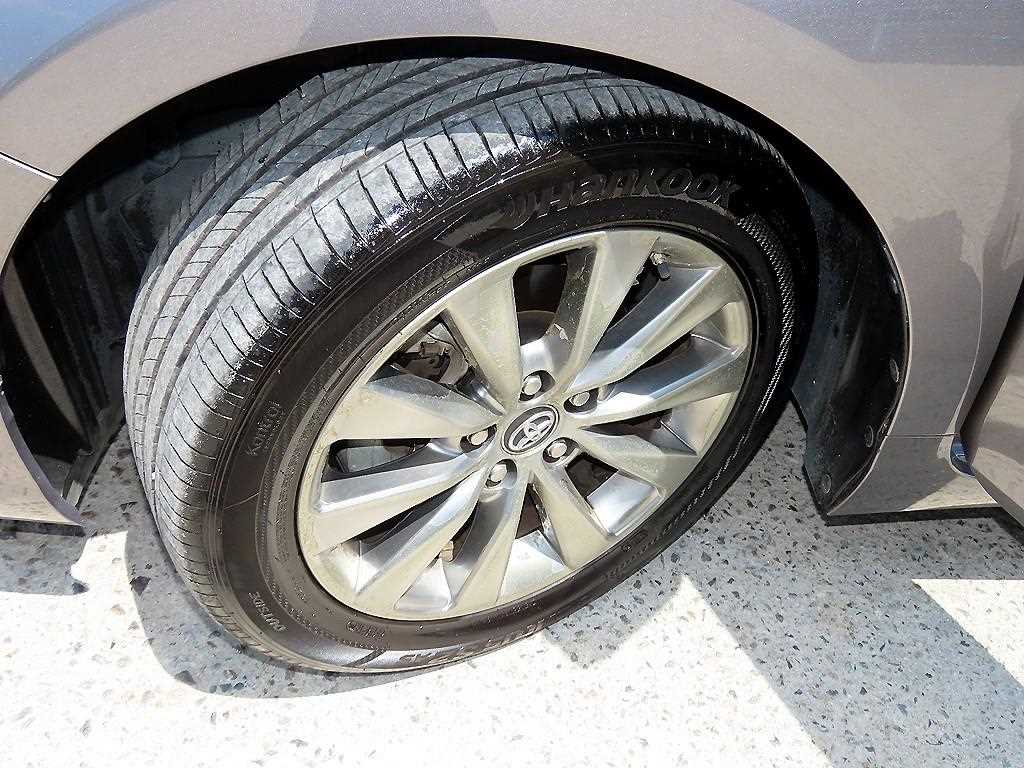 Toyota Camry — photo 20
