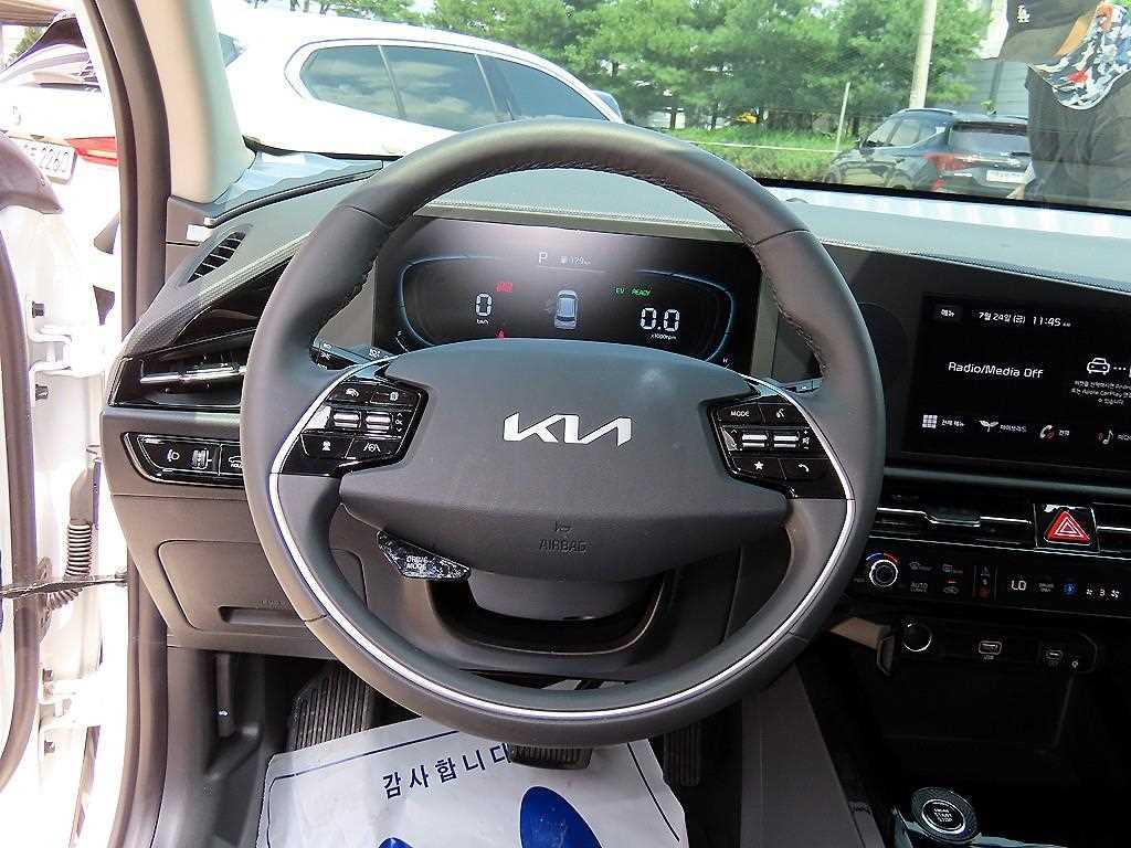 Kia Niro — photo 08