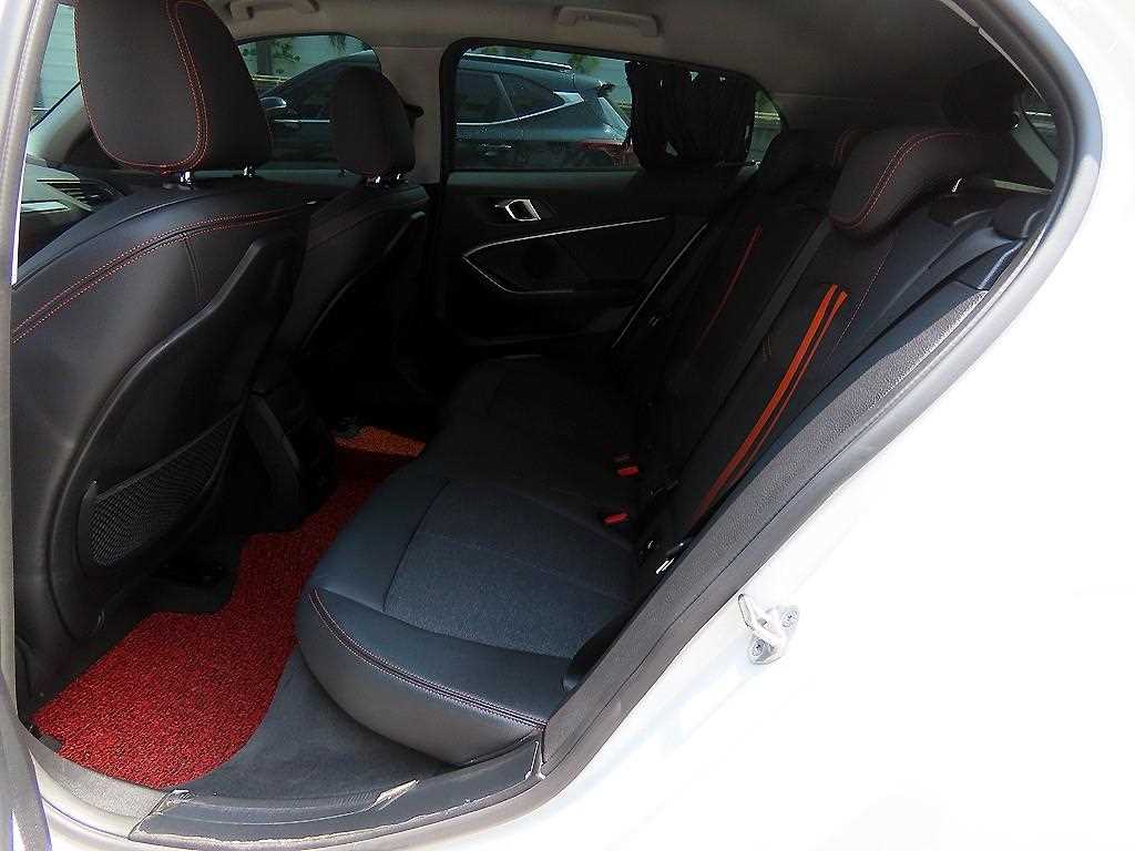 BMW 1-Series — photo 06