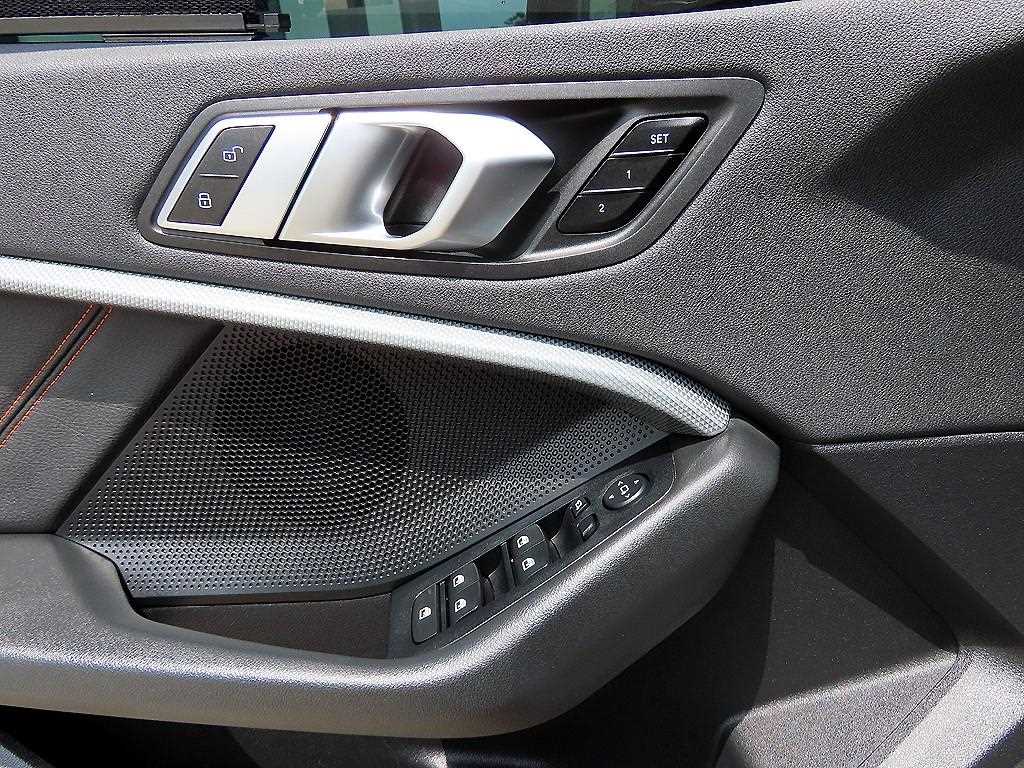 BMW 1-Series — photo 11