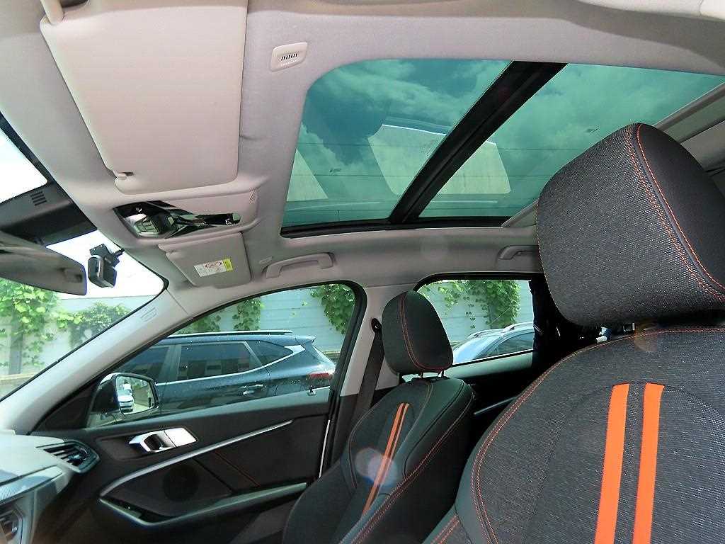 BMW 1-Series — photo 16