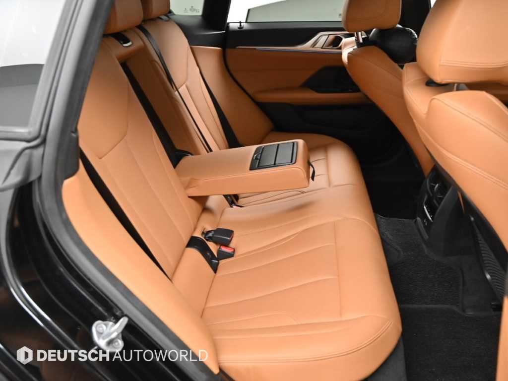 BMW i4 — photo 12