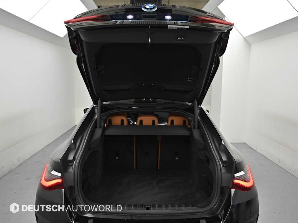 BMW i4 — photo 19