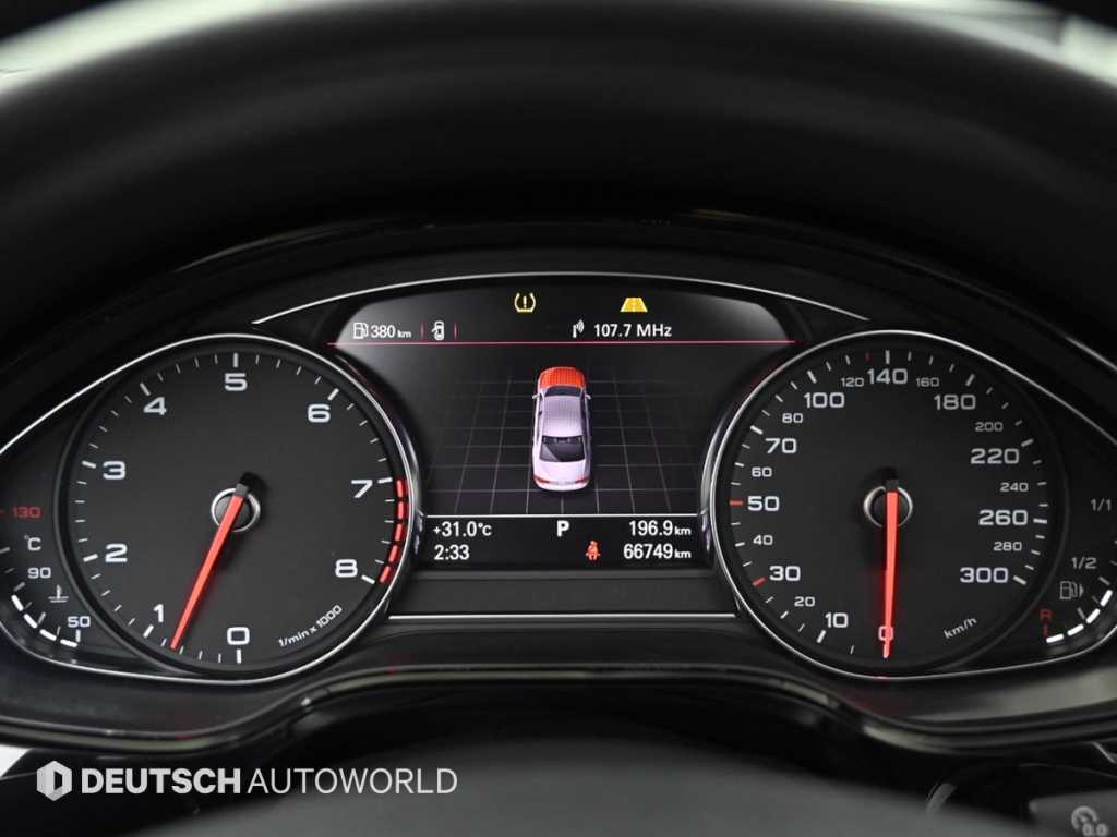 Audi A8 — photo 08