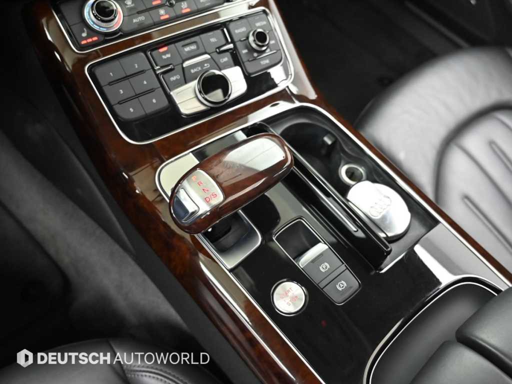 Audi A8 — photo 09