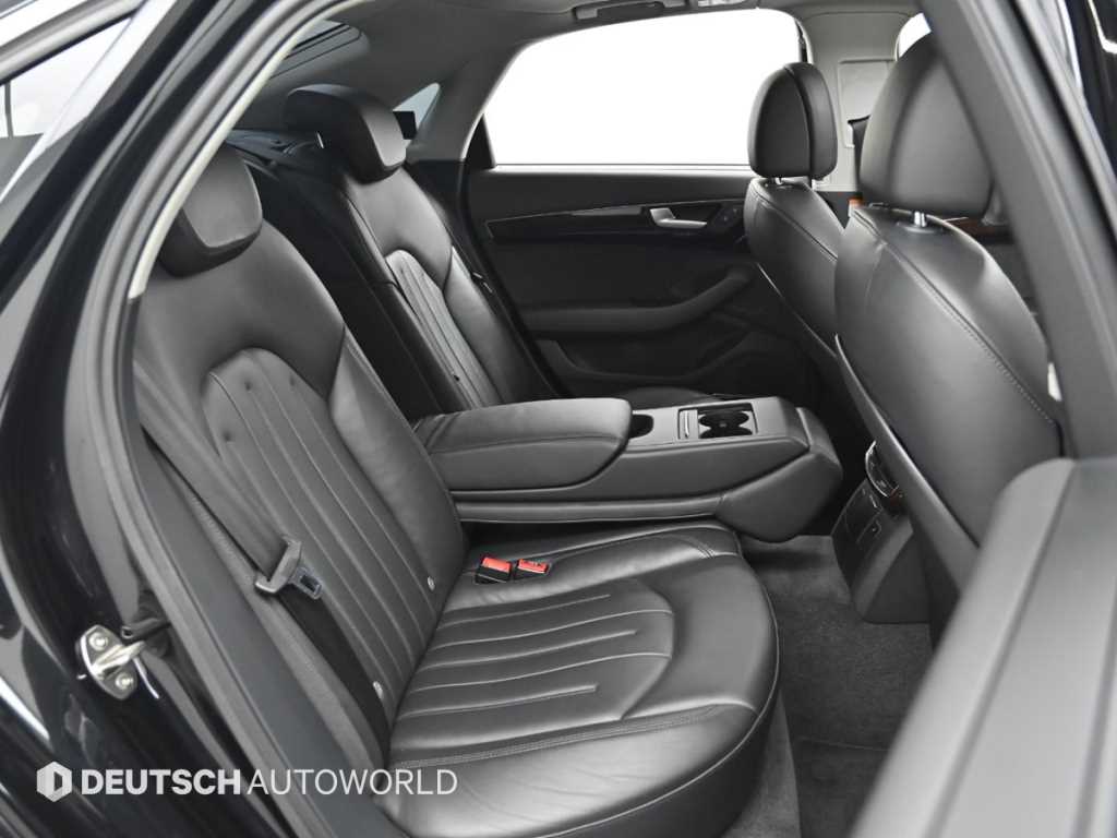 Audi A8 — photo 12