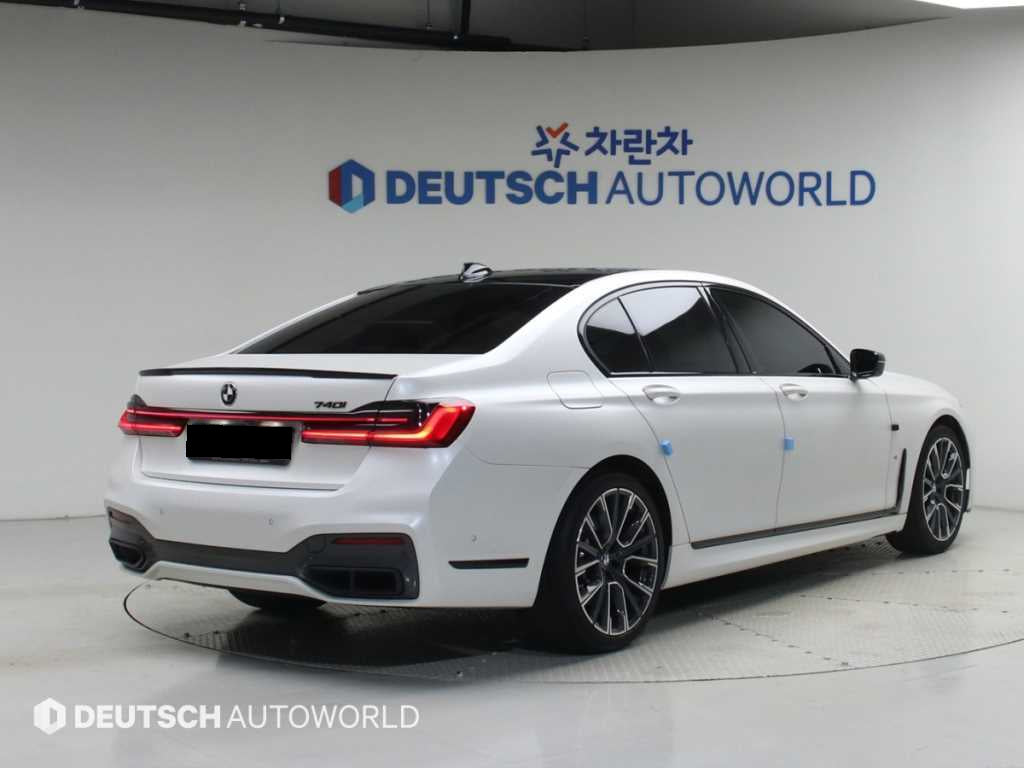 BMW 7-Series — photo 02