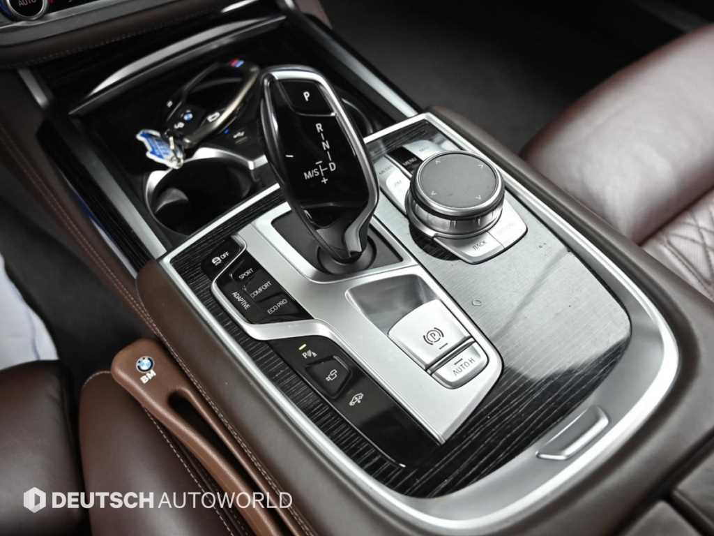 BMW 7-Series — photo 09