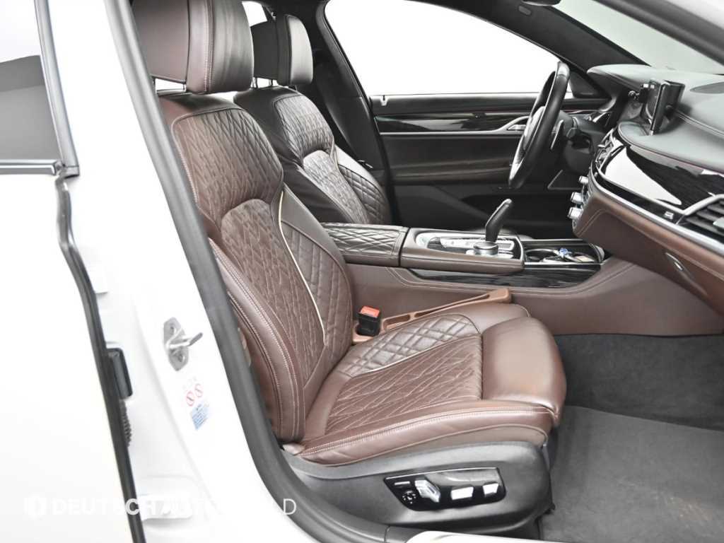 BMW 7-Series — photo 10