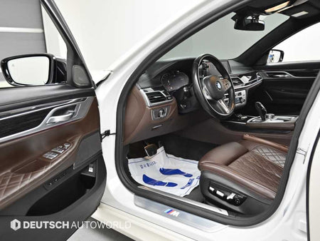BMW 7-Series — photo 11