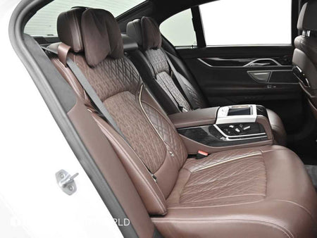 BMW 7-Series — photo 12