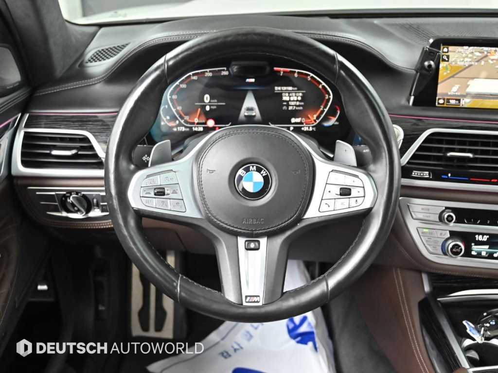 BMW 7-Series — photo 13