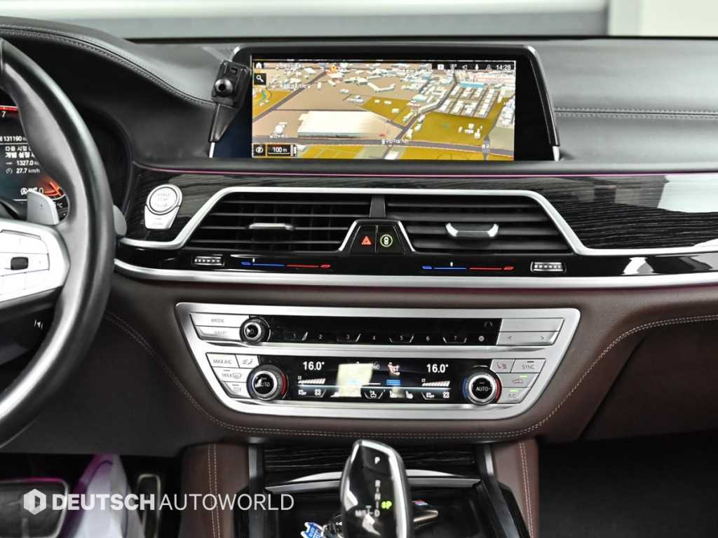 BMW 7-Series — photo 14
